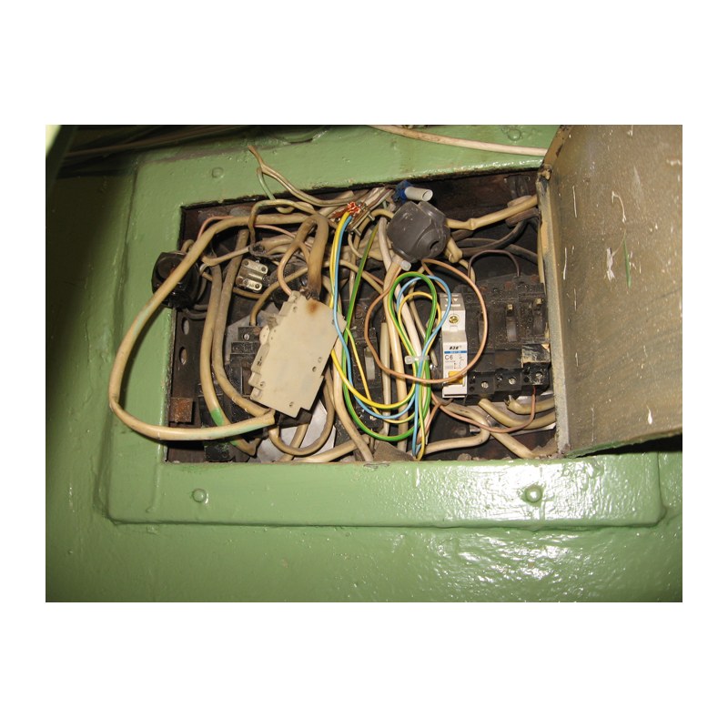 Tablou de Distributie Montaj Aparent cu Usa Transparenta Fumurie - Pre-Aranjat pentru Blocul de Borne - (18X4) 72 Module IP40 Gewiss GW40053